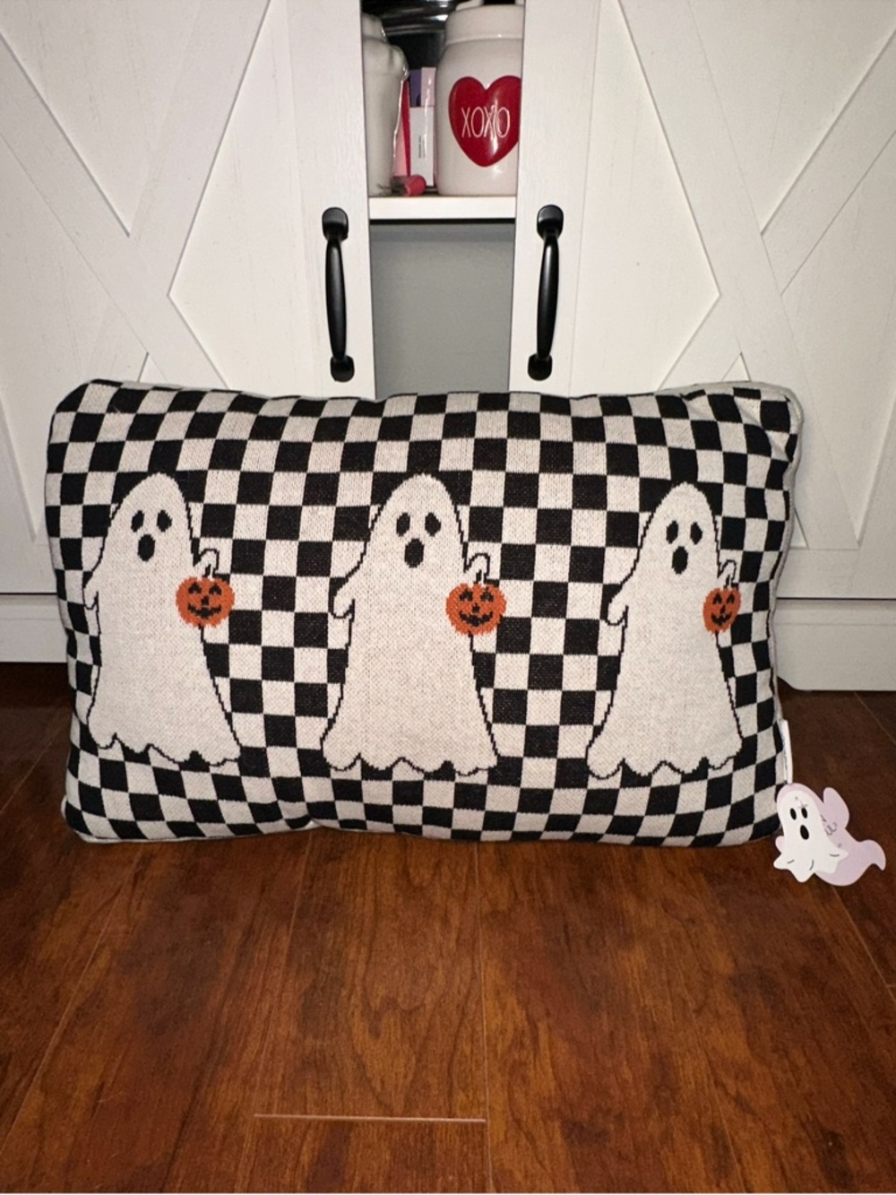 Halloween Ghost “Hey Boo” with Pumpkin Checkered Throw Pillow